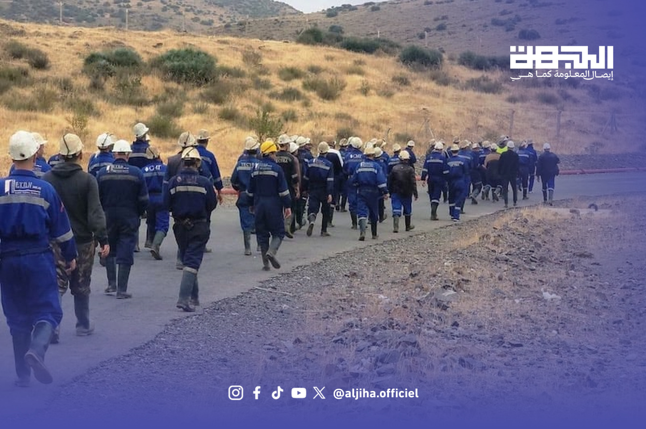 عمال بمنطقة منجمية