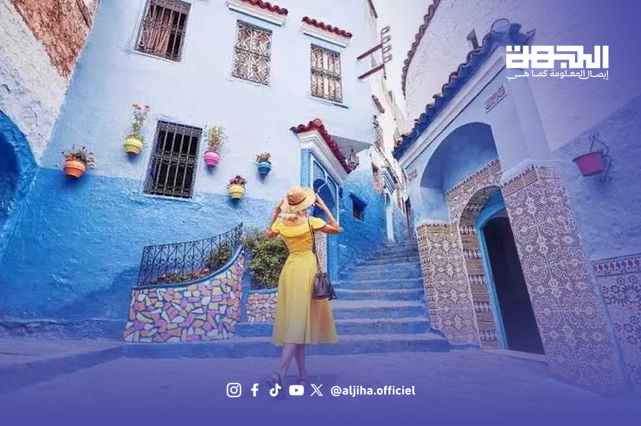 زائرة في أحد أحياء شفشاون